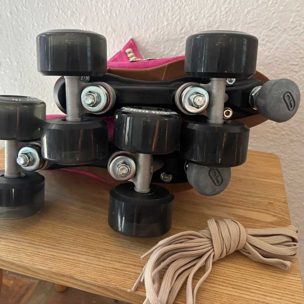 New Moxi Lolly DISCONTINUED Roller Skates Fuchsia Pink Fits like Women’s 7–7.5 - Picture 9 of 11